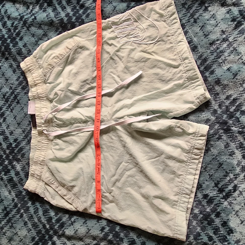 Nike unisex shorts mint color size L‎